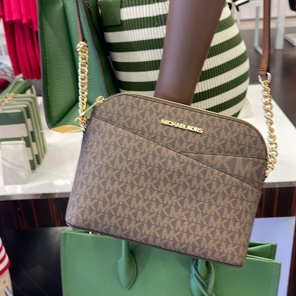 MICHAEL KORS
Jet Set Travel Medium Logo Dome Crossbody Bag
NWT - Picture 15 of 16